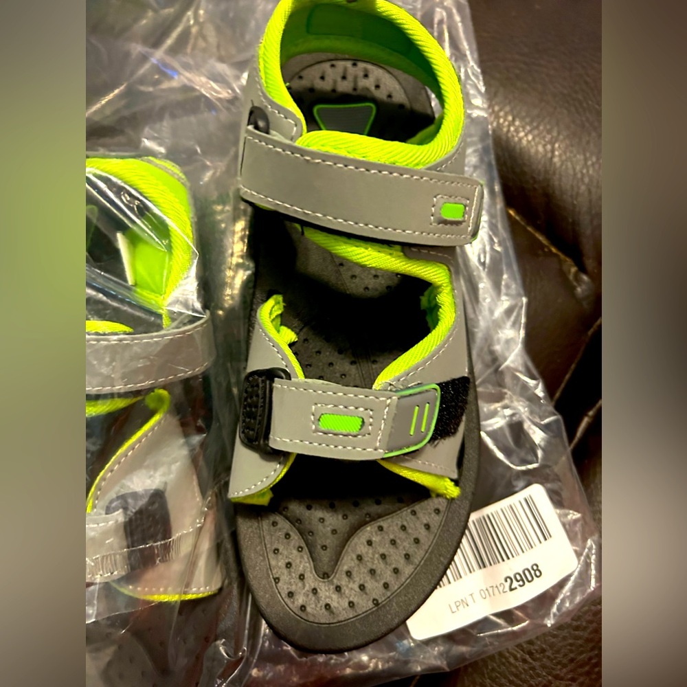 Brand new Big boys size 6 sandal